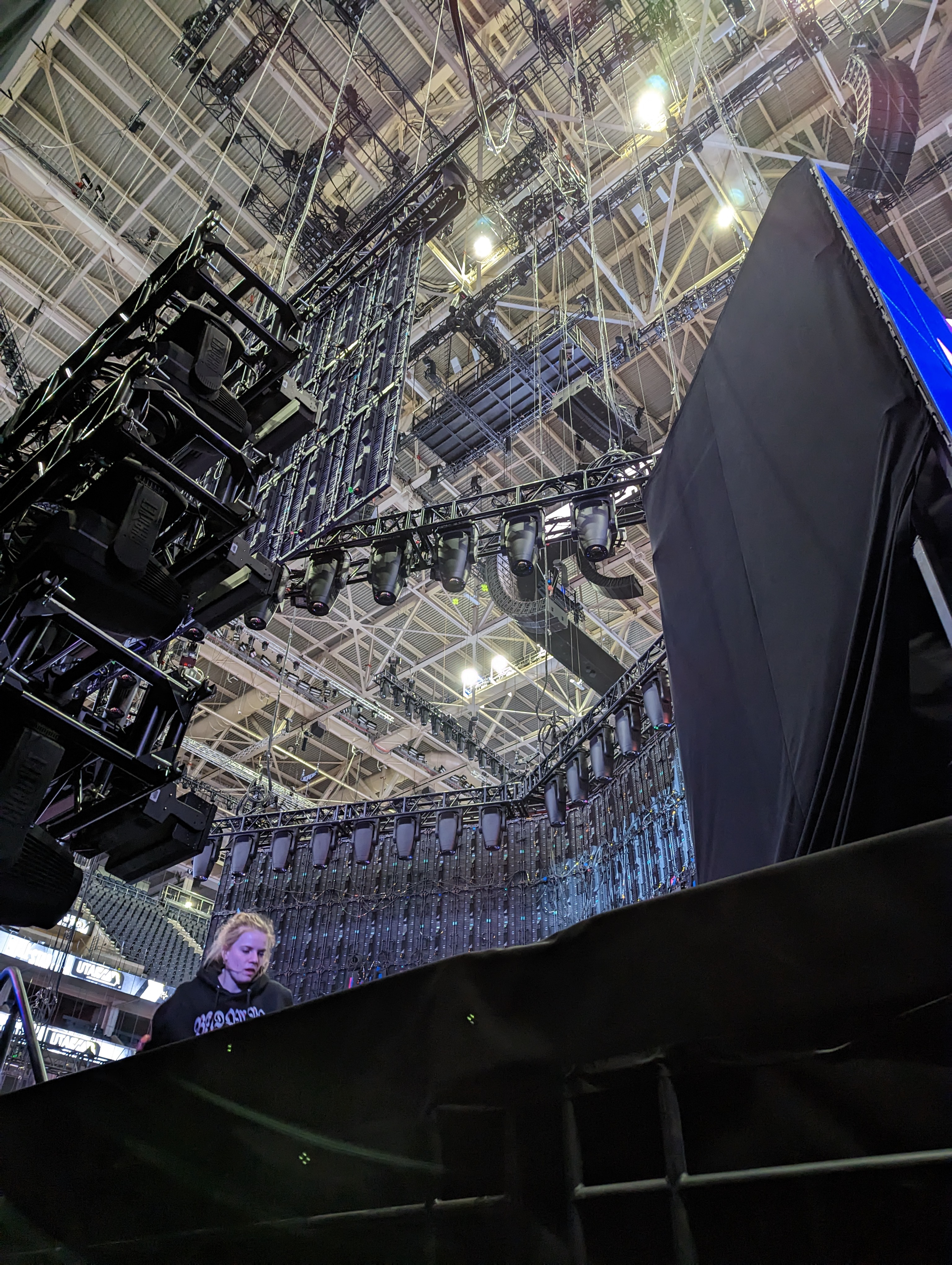 Line-array PA and rigging during load-in