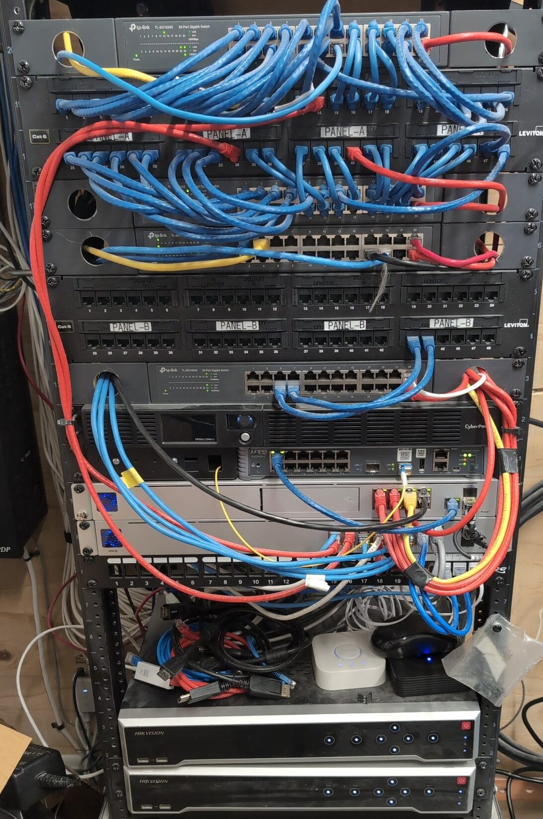 Vehicle upfitter — network rack